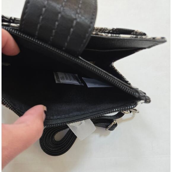 NWOT Sakroots Artist Circle Black White Wanderlust Smartphone Crossbody Purse - Picture 6 of 6